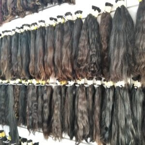 Cabello indio premium castaño natural de 70 cm para extensiones de cabello.
